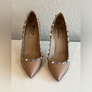 Authentic!! Valentino Rockstud pump heels !!